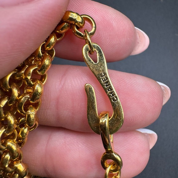 24K gold plated Chanel vintage pendant necklace with the large CC charm - Picture 5 of 8
